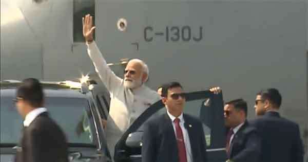 මෝදිගේ ගුවන් යානය අධිවේගයට ගොඩබාලා