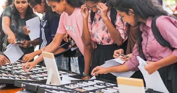 ජනපති අරමුදලෙන් රජරට සරසවි සිසුනට ඇස් කන්නාඩි