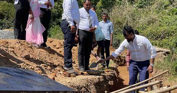 රිවස්ටන් කුළුණ ලඟ පරිසරට හිත රථ ගාලක්