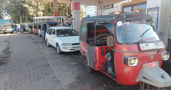 බදුල්ලට ඉන්ධන හිඟයක්