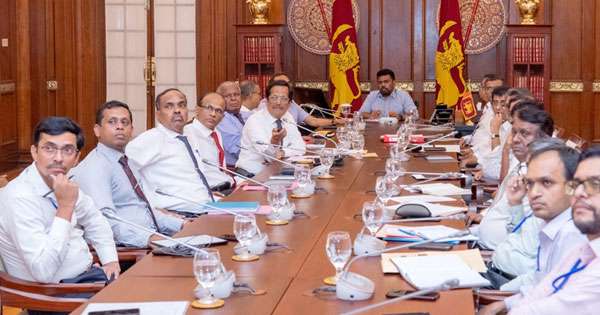 ප්‍රධාන මාර්ග කිලෝමීටර් 247ක් කැඩිලා