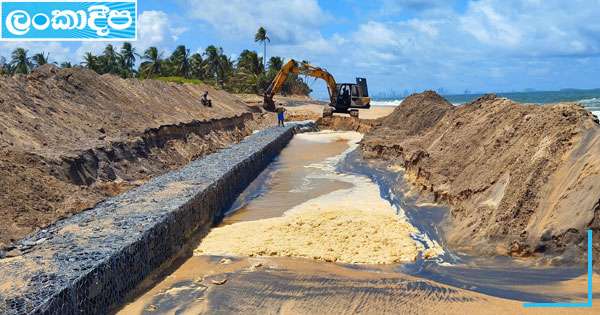 පමුණුගම ඒපාමුල්ල වෙරළ අල්ලා ගල් බැම්මක් බැඳලා