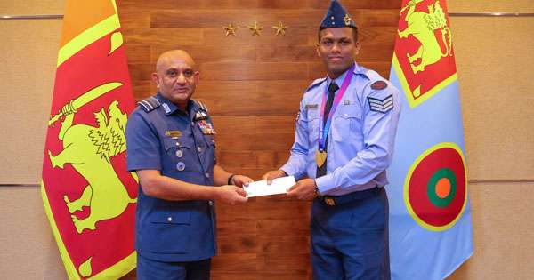 රනින් දිනූ රුමේෂ්ට ගුවන් හමුදාවෙන් තෑග්ගක්