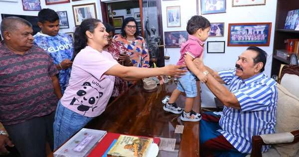 මහින්ද ගත සිත සුව කරන බෙහෙත හෙළි කරයි