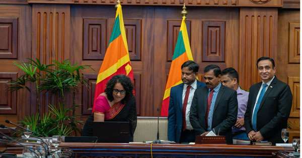 අධ්‍යාපන ප්‍රතිසංස්කරණ මිනිසුන් ළඟට ගෙන යන්න මාධ්‍ය ඕනෑමයි