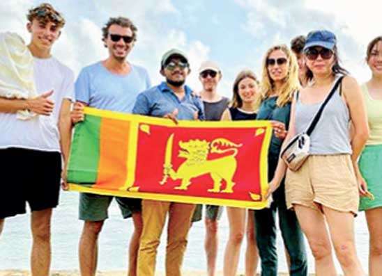 සංචාරක පැමිණීම් ලක්ෂ 5 ඉක්මවයි