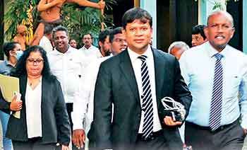 තොරතුරු දැනගැනීමේ පනතට මැදිවුණු ඔලිම්පික් නිලවරණය