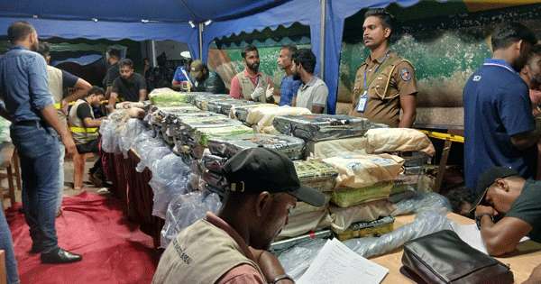 මුහුදින් ඇල්ලූ කුඩු තංගල්ලට