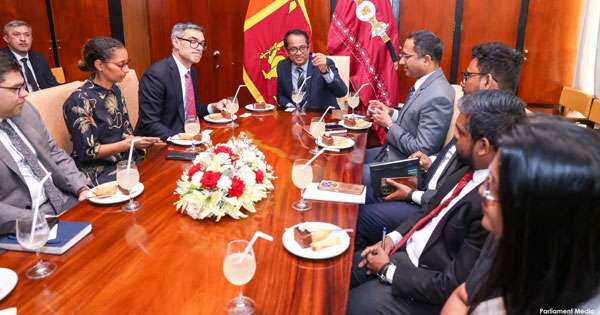 අයිඑම්එෆ් ලොක්කෝ පාර්ලිමේන්තුවට එති