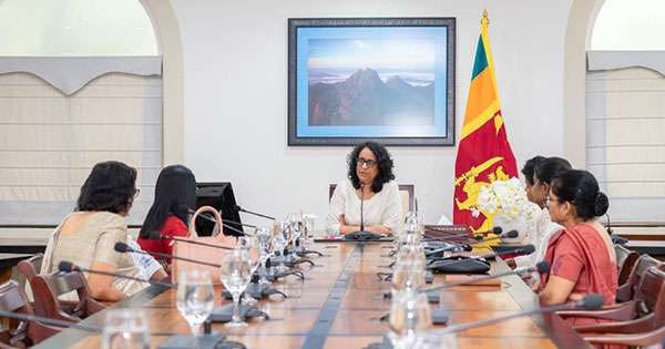කාන්තා කොමිෂන් සභා නියෝජිතයෝ අගමැතිනි හමුවෙයි