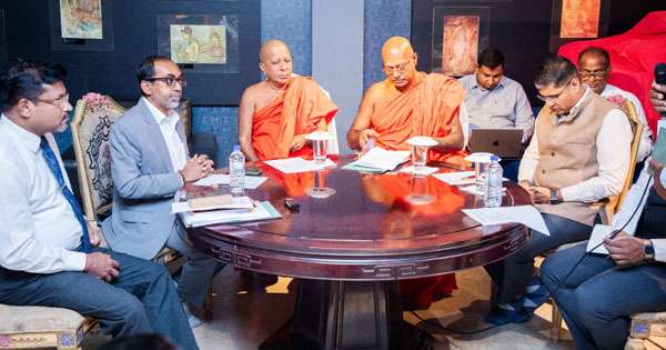 ඉන්දියාවේ සර්වඥ ධාතූ ලංකාවට