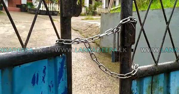 වැස්ස හැටන් පාසල් වහයි
