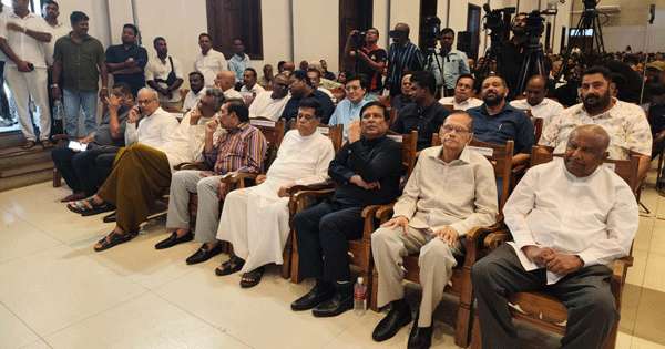 ආණ්ඩුව හැසිරෙන විදිය සැකයි