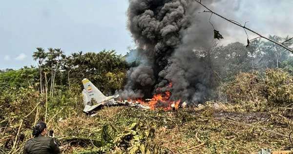 කොලොම්බියා යානයක් කඩා වැටී 71 ක් බේරේ