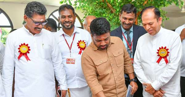 අනුර - සුමන්තිරන් මඩකලපු පුස්තකාලය එකට විවෘත කරති