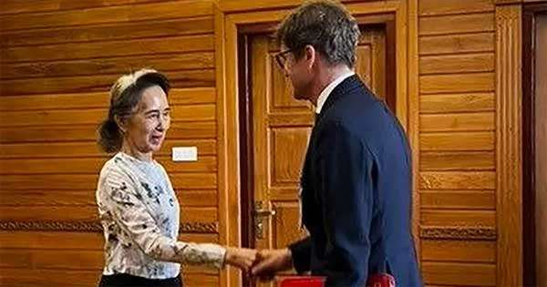 රතු කුරුස සාමාජිකයා සූ කී හමුවන්න ගිහිල්ලා