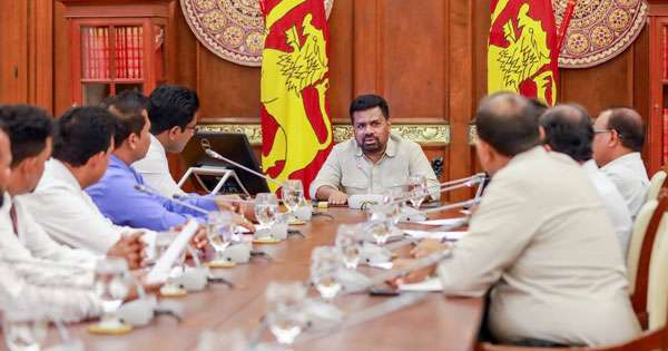 විශ්ව විද්‍යාල ආචාර්යවරු ජනපති හමුවෙති