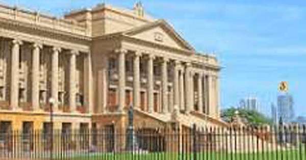 නියෝග සම්මත වූ සැණින් චීවරය දරා එළියට වඩින්න අවසර