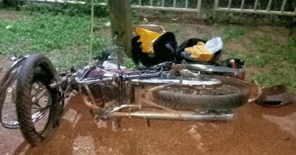 ලොරියක් පැහැගෙන යද්දී යතුරු පැදි තුනකුත් හප්පලා