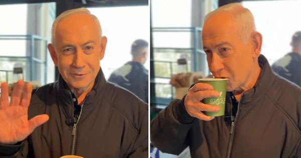 යුද්ධය අතරතුර නෙදන්යාහු කෝපි කෝප්පයක රස බලයි