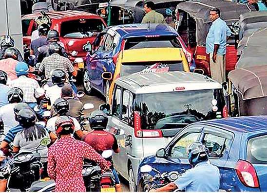 ඉන්ධන අලෙවිය ගමන්කරන්නේ අර්බුදයකටද ? - ඉන්ධන අලෙවිකරුවකුගේ  කෝණයෙන්