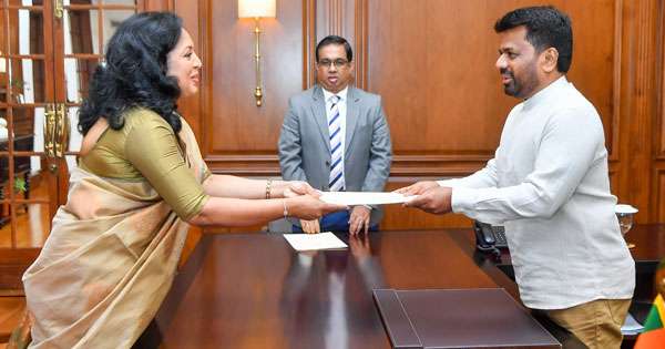 නව මහාධිකරණ විනිසුරුවරු තිදෙනෙක්