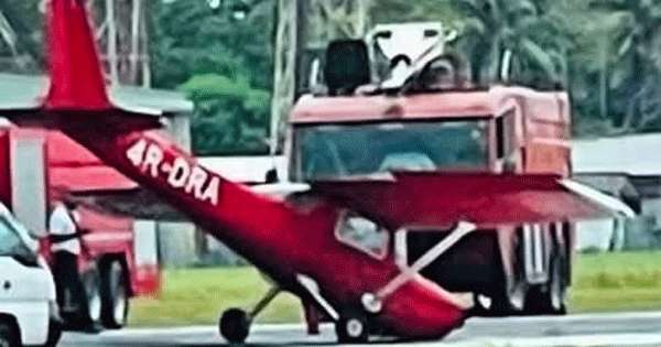 පුහුණු ගුවන් යානයක් අනතුරක