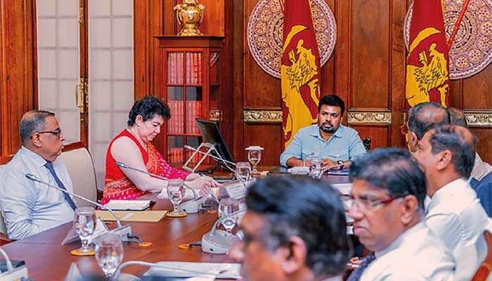 ඛනිජ කර්මාන්තයට ශක්තිමත් ආයෝජකයන් ආකර්ෂණයට සැලසුම් සකස් කිරීමට සාකච්ඡා