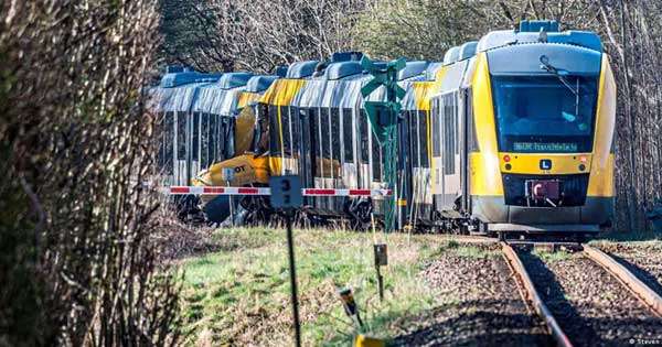 ඩෙන්මාර්කයේ දුම්රිය අනතුරින් 17 ක් රෝහලේ