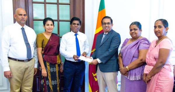 වයඹ පළාත් සභා සේවක දිනක වැටුප රටට දෙයි