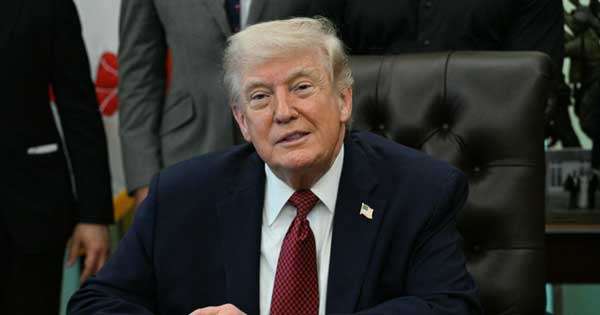 ‘නාවික අවහිරතාව’ ඉවත්  කරන්න සලකා බලනවා - ට්‍රම්ප්