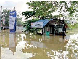 කුණාටු ආපදාවේ අපවාද