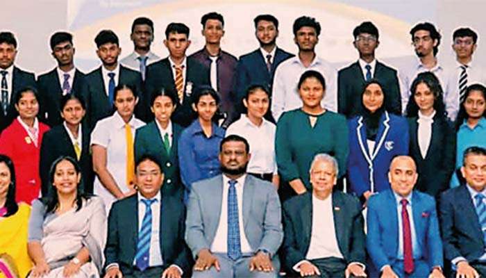 2025 උ/පෙළ වාණිජ අංශයෙන් ප්‍රථමයන් වූ AAT Sri Lanka සිසු සිසුවියන්ට උපහාර