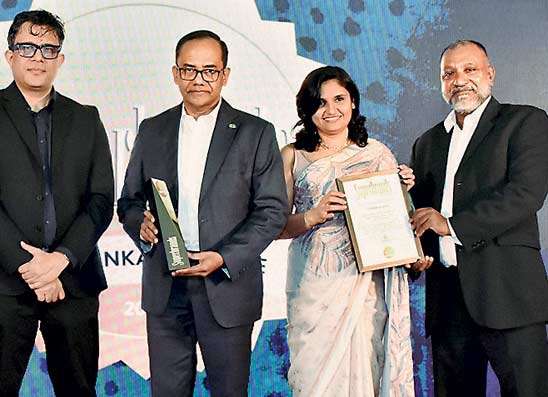 කොමර්ෂල් බැංකුවට ලොව පිළිගත් Superbrand සම්මානය