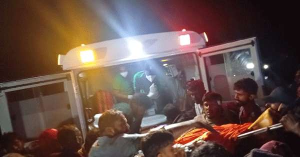 කොත්මලේ දී කැබ් රථයක් ප්‍රපාතයට පෙරලී දෙදෙනෙක් මරුට