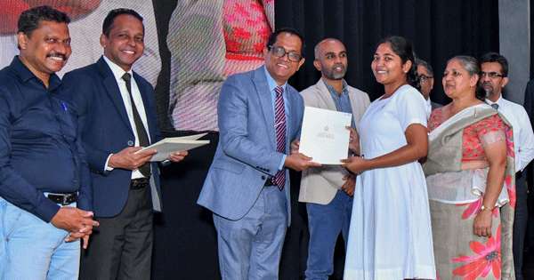 මධ්‍යම ලොතරැයි අලෙවිකරුවන්ගේ දරුවන්ට ශිෂ්‍යත්ව
