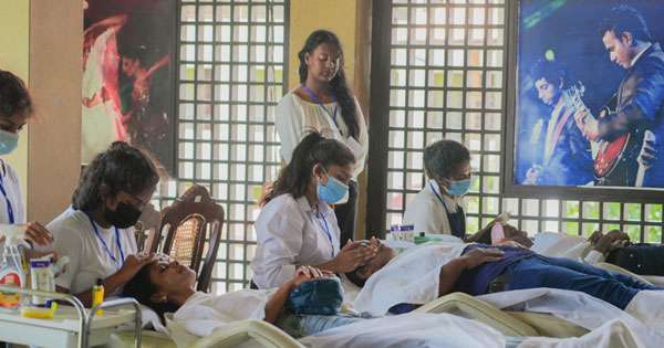 තරුණ සේවා ලස්සන දන්සලට මහ පිරිසක්