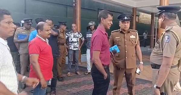 කළුතර වෙඩි තැබීමකින් ව්‍යාපාරිකයෙක් මරුට:බිරිය රෝහලට