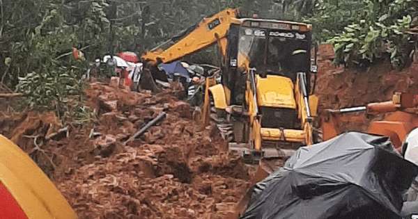 මහනුවර - මහියංගන මාර්ගයට පස් කඳු කඩා වැටේ