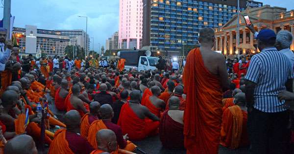 ‘‘කොටුවෙන් ඉවත්වනු‘‘ අධිකරණයෙන් විරෝධතාකරුවන්ට  නියෝගයක්