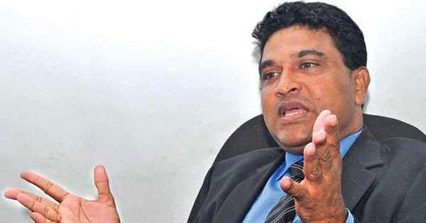 අලුත් ගුවන් යානයේ වයිපරේ වැඩ නෑ