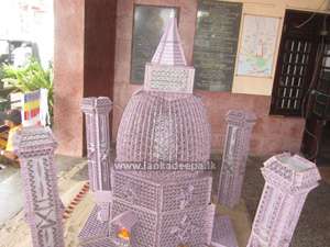 දුම්රිය ප්‍රවේශපත්වලින් වෙසක් නිර්මාණයක්