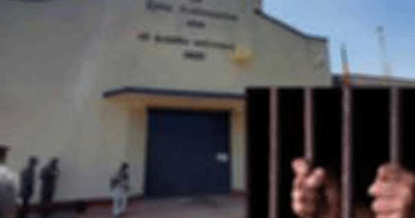 බූස්ස බන්ධනාගාර නියාමකවරු සිවු දෙනෙක් අත්අඩංගුවට