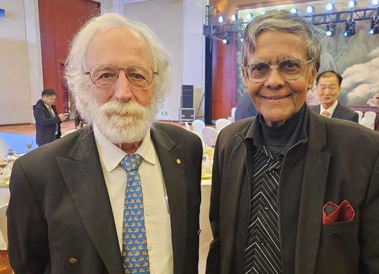 නොබෙල් ත්‍යාගලාභීන් සමඟ ටියැන්ජින් සමුළුවේදී මහාචාර්ය මොහාන් මුණසිංහ ප්‍රධාන දේශනය පවත්වයි.