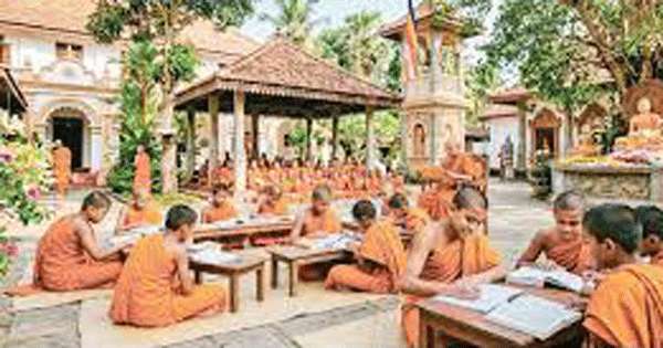 වැරදි කරන භික්ෂුන්ට දඬුවම් කරන්න සංඝාධිකරණයක්