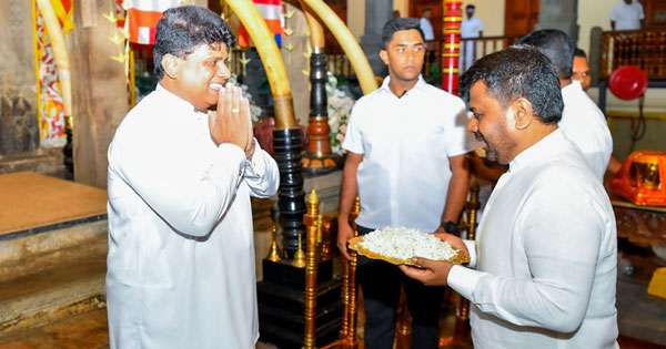 ජනපති දළදා වඳී