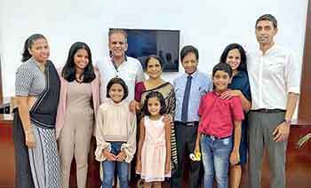 ගෞරව උපාධියක් තියාගෙන ලොතරුයි විකුණනවා කියලා යාළුවො විහිලු කළා චන්ද්‍රසේන මාලියද්ද