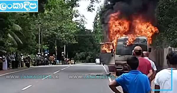 වන්දනාවේ පැමිණි බසයක් ගිනි ගනී