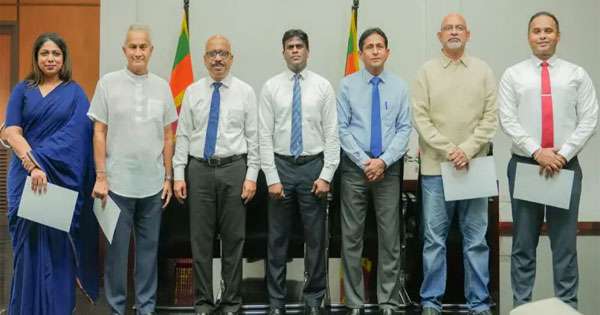 ක්‍රිකට් පරිවර්තන කමිටු සාමාජිකයන්ට පත්වීම් ලිපි