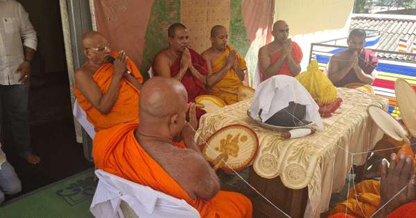 ශ්‍රීපාද වන්දනා සමය අවසන් සමන් දේවප්‍රතිමාව ගල්පොත්තාවලට